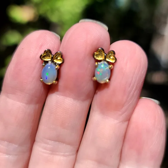 3k each Opal solitaire studs with 24k heart accents - Picture 4 of 6